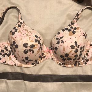 NWOT Victoria’s Secret (non-push up) bra 32 DD